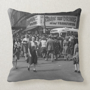Pedestrians 2 cushion