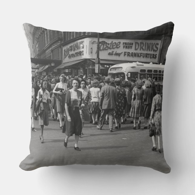 Pedestrians 2 cushion (Front)