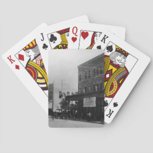 Pedestrians, cyclists, and horse-carriages playing cards
