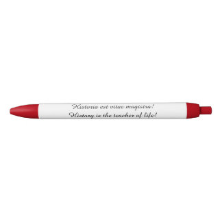 Pen with latin proverb  (History is the teacher .)