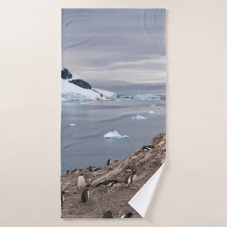 PENGUINS BESIDE SEA BATH TOWEL
