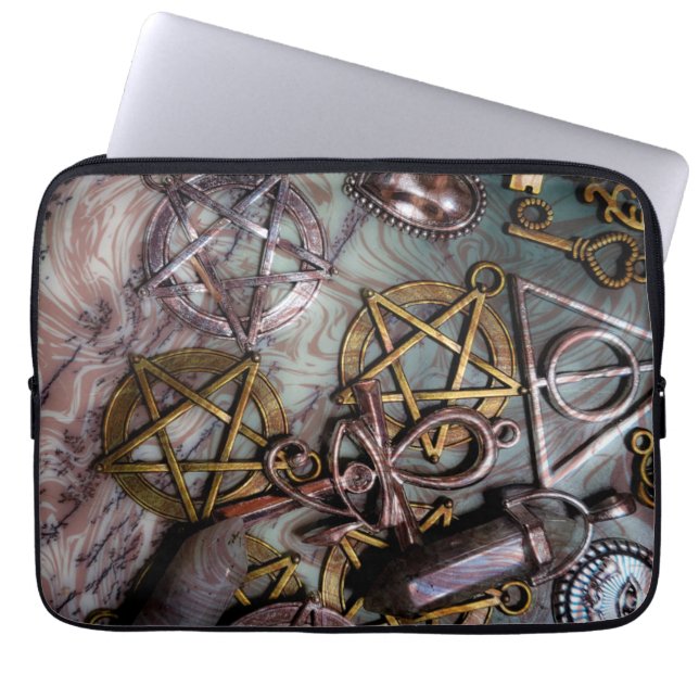Pentacles  laptop sleeve (Front)