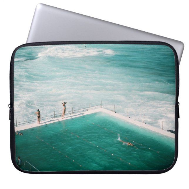 People standing and swimming on swimming pool besi laptop sleeve (Front)