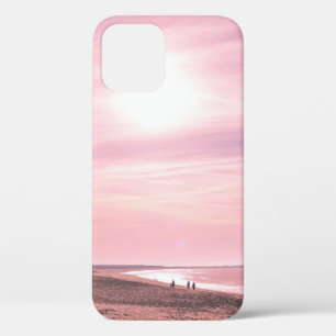 PEOPLE WALKING ALONG SEASHORE DURING GOLDEN HOUR iPhone 12 CASE