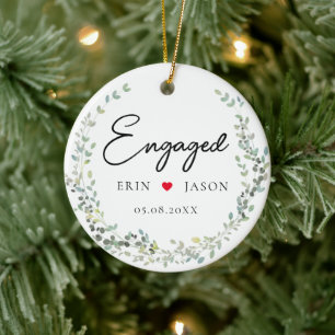 Perfect Match!  Elegant, Simpel, Wreath Ceramic Ornament