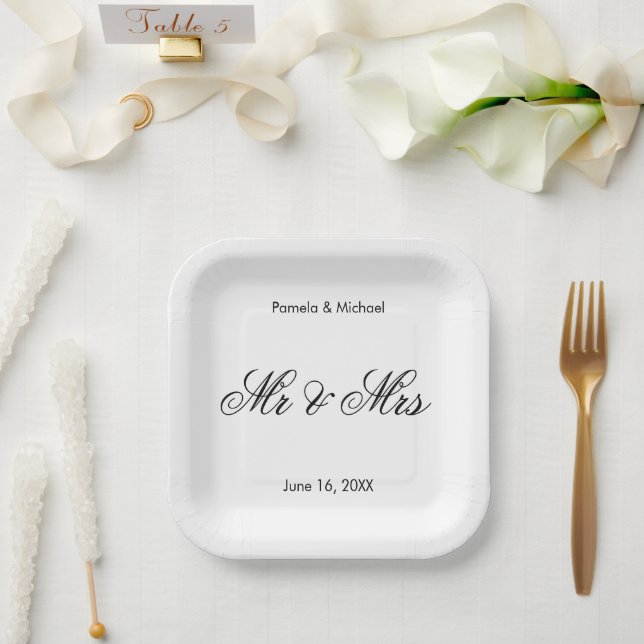 Personalised B&W Mr & Mrs Font 1 Paper Plate (Wedding)