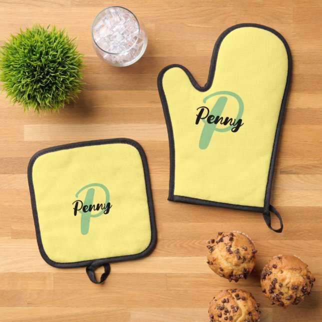 Personalised Name Yellow Oven Glove  Oven Mitt & Pot Holder Set (Top Down)