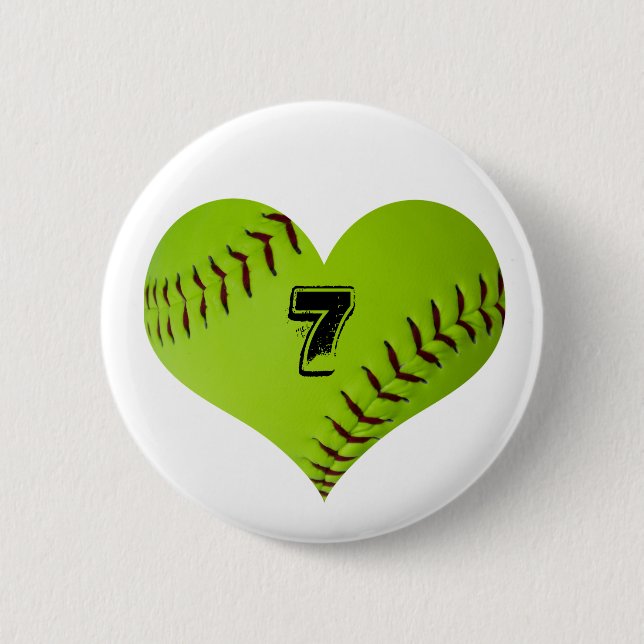 Personalised softball heart 6 cm round badge (Front)