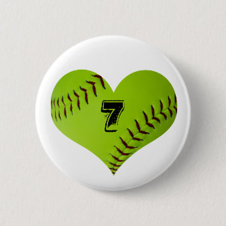 Personalised softball heart 6 cm round badge