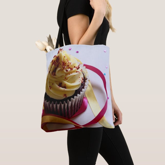 Personalized cupcake tote bag (Close Up)