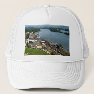Personenzug in Rüdesheim am Rhein Trucker Hat