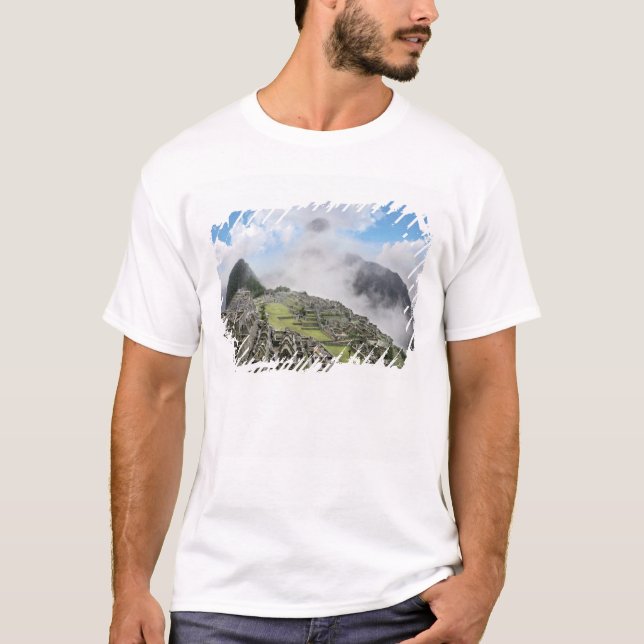 Peru, Machu Picchu, the ancient lost city of 4 T-Shirt (Front)