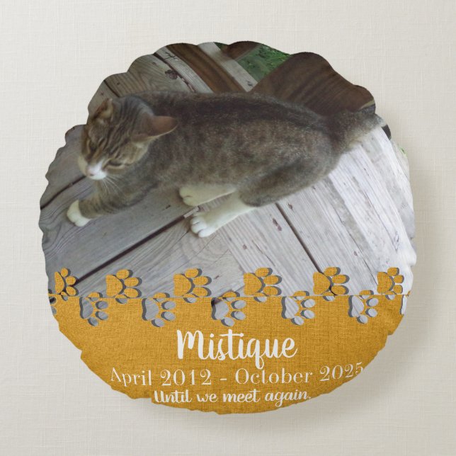 Pet Memorial Remembrance Beloved Keepsake Round Cushion (Front)