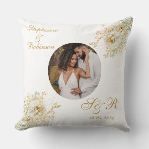 Photo Elegant Gold White Floral Monogram Wedding  Cushion