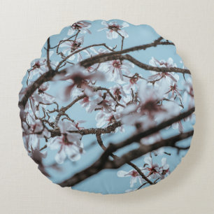 PHOTO OF WHITE PETALED FLOWERS ROUND CUSHION