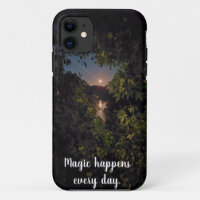 Photo pink full moon rising over water