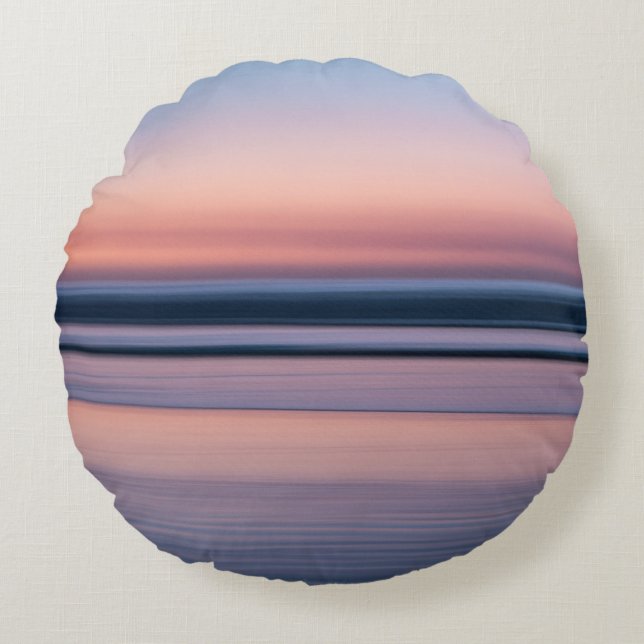 PHOTOGRAPHY OF BODY OF WATER ROUND CUSHION (Front)