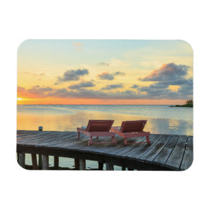 Pier overlooks the ocean, Belise Magnet