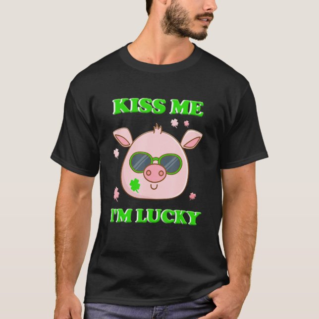 Pig Kiss Me I M Lucky Irish St Patricks Day 2022 T-Shirt (Front)