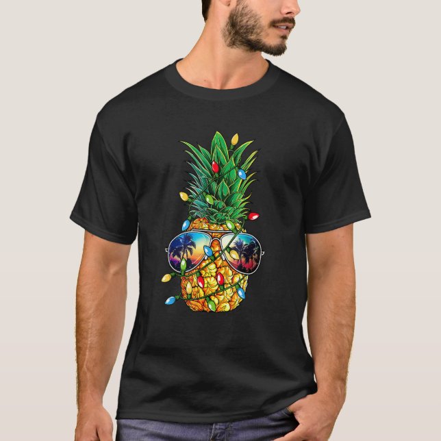 Pineapple Christmas Tree Lights Xmas Men Sunglasse T-Shirt (Front)