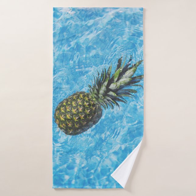 Pineapple in water bath towel (Bath Towel)