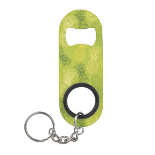 Pineapple Outline Pattern on Green