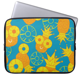 Pineapple Rings: Doodle Cartoon Vintage. Laptop Sleeve