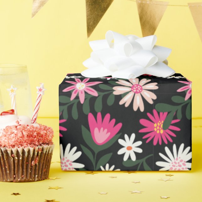 Pink and White Daisy Pattern Wrapping Paper (Birthday Party)