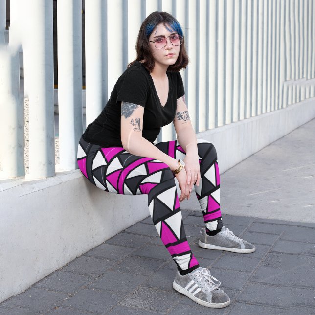 Pink Geo Triangles Capri Leggings (Creator Uploaded)