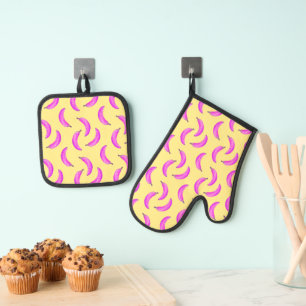 Pink Halftone Banana Pattern Novelty Oven Mitt & Pot Holder Set