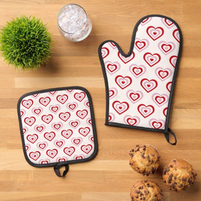 Pink Red Hearts Pattern Oven Mitt & Pot Holder Set (Top Down)