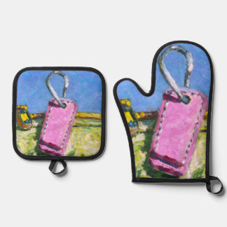 Pink Tag Oven Mitt & Pot Holder Set