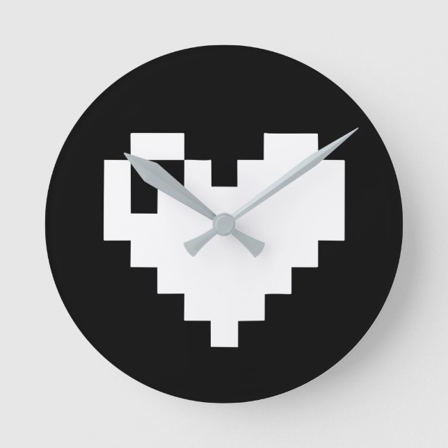 Pixel Heart 8 bits Round Clock (Front)