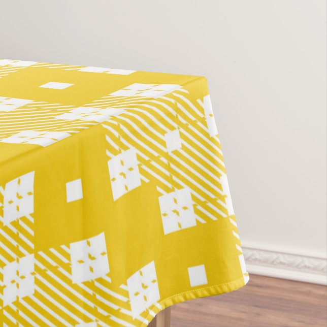 Plaid pattern tablecloth (In Situ)