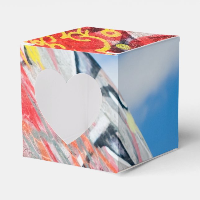 planet graffiti favour box (Front Side)