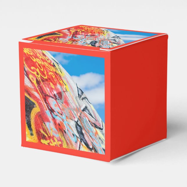 planet graffiti favour box (Front Side)