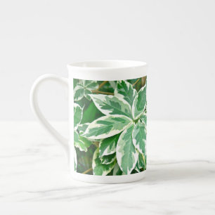 PLANT/GREEN AND WHITE LEAVES/PRETTY DESIGN ON LEAV BONE CHINA MUG