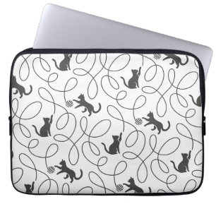 Playful Black Cat and Yarn Ball Pattern Laptop Sleeve