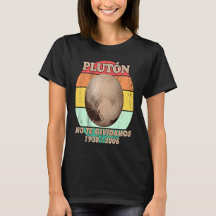 Pluto never forget Space and cosmos in Spanish T-Shirt