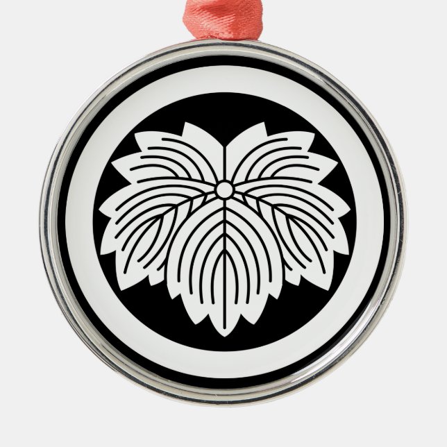 Pointed-leaf ivy in circle metal tree decoration (Front)
