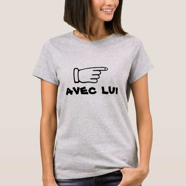Pointing finger with text avec lui T-Shirt (Front)