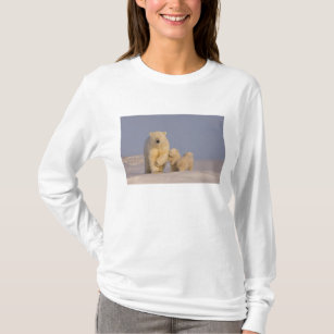 polar bear, Ursus maritimus, sow with newborn 3 T-Shirt