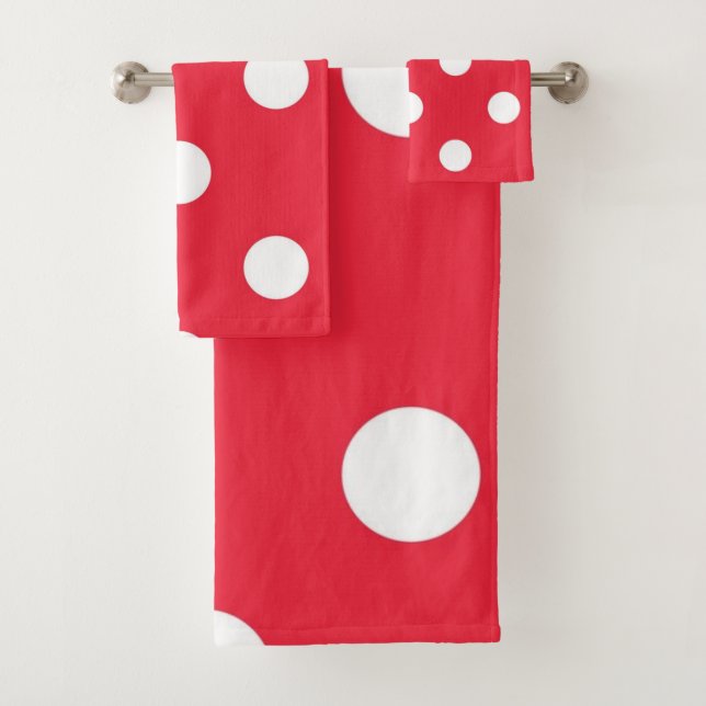 Polka dot pattern bath towel set (Insitu)
