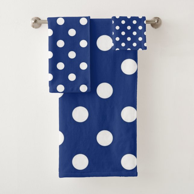 Polka dot pattern bath towel set (Insitu)