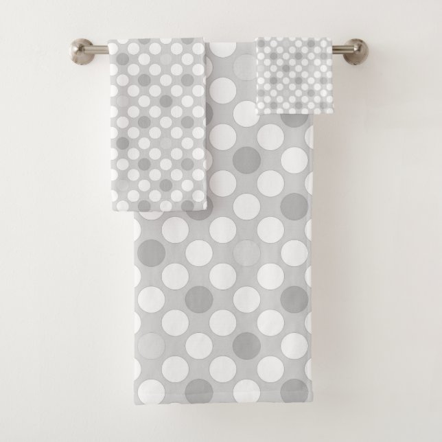 Polka dots white gray and white light gray bath towel set (Insitu)