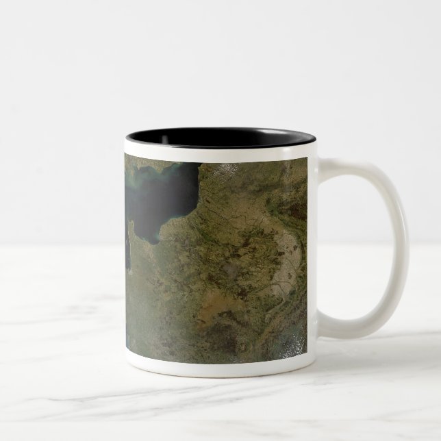 Pollution off France Two-Tone Coffee Mug (Right)