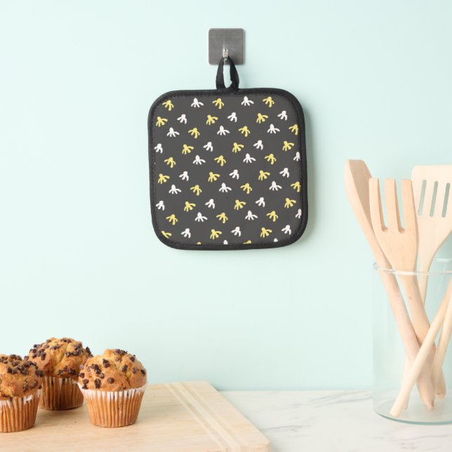 Popcorn Pot Holder (Dark Grey & Butter Yellow) (Insitu(Hanging))