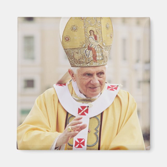Pope Benedict XVI T-Shirt Magnet (Front)