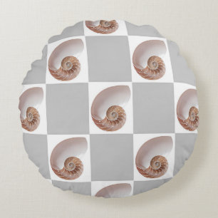 Porcelain Seashell Minimalist Chequerboard Pattern Round Cushion