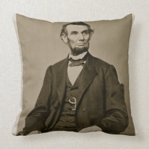 Portrait of Abraham Lincoln (1809-65) (b/w photo) Cushion